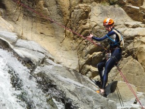 Rapelling, våddragt og natur... En oplevelse værd.